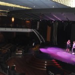 Teatro tem apresentações diárias de shows estilo Broadway