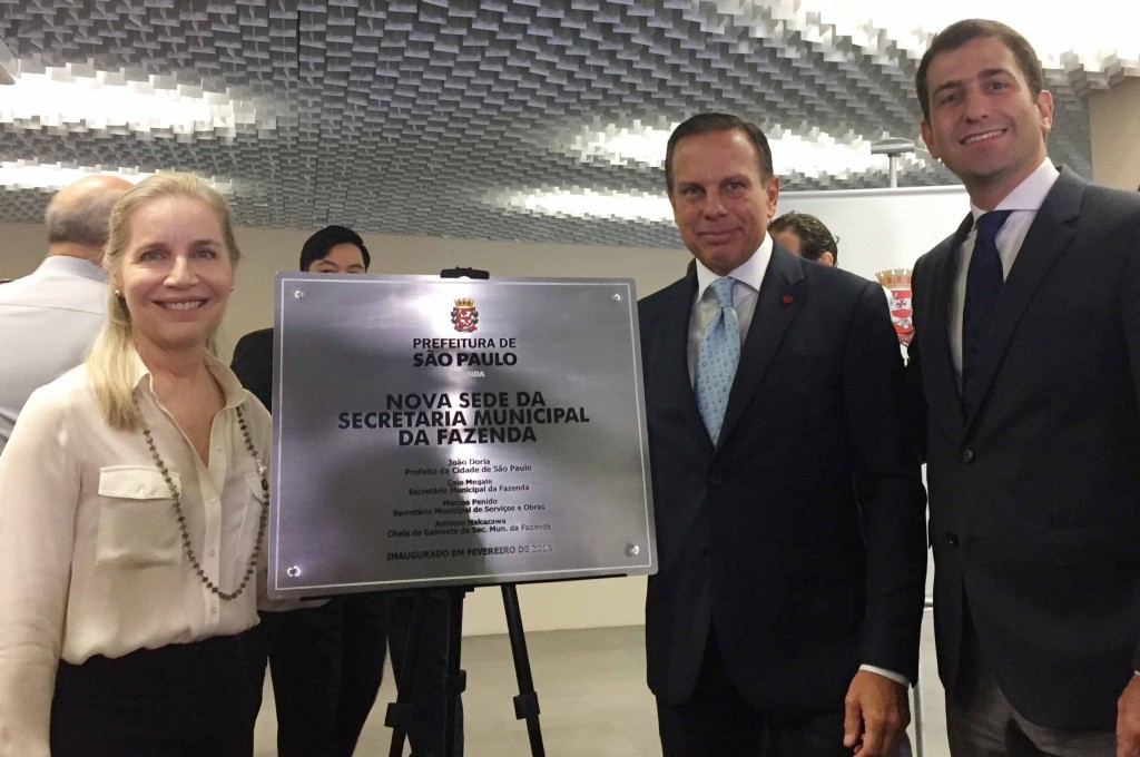 Martha Bezerra de Mello, neta de Othon Lynch Bezerra de Mello, fundador da Hotéis Othon, João Doria, prefeito de São Paulo, e Bruno Heleno, gerente geral corporativo de Vendas e Marketing da Hotéis Othon