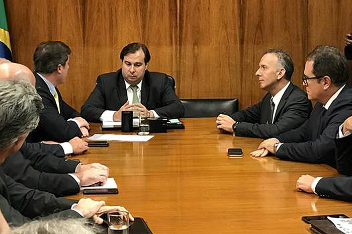 Congresso inicia votações da Nova Embratur e participação estrangeira nas aéreas rodrigo maia