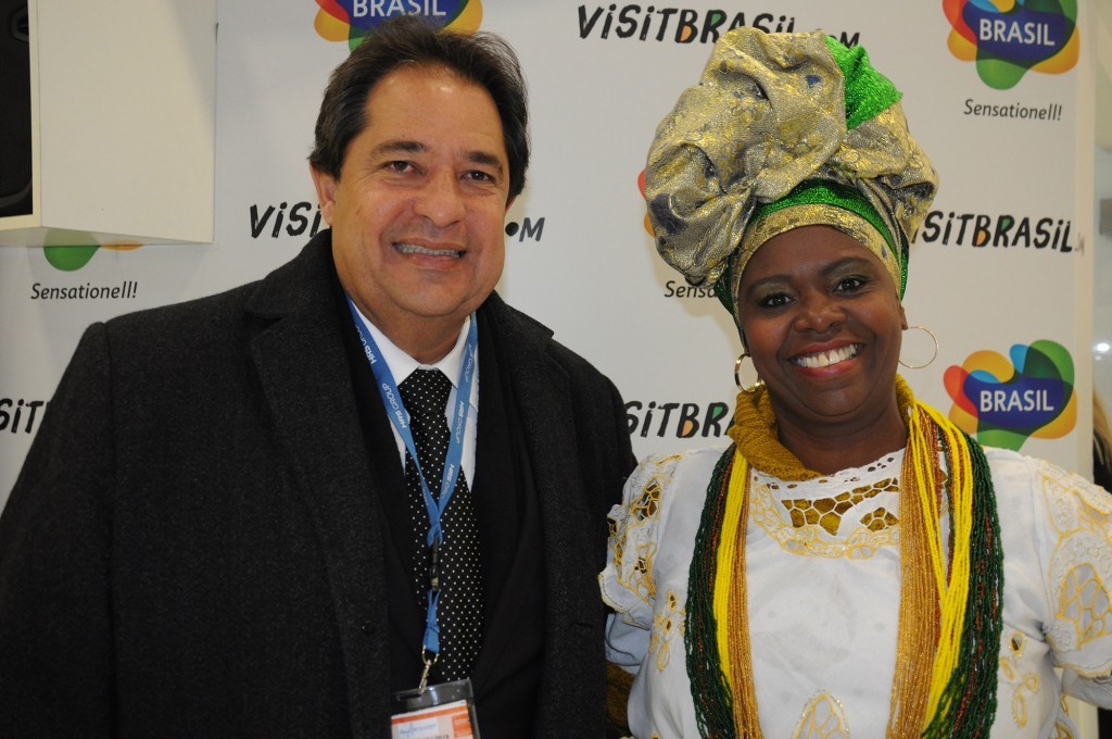A baiana Marli com o secretário de Turismo da Bahia, José Alves