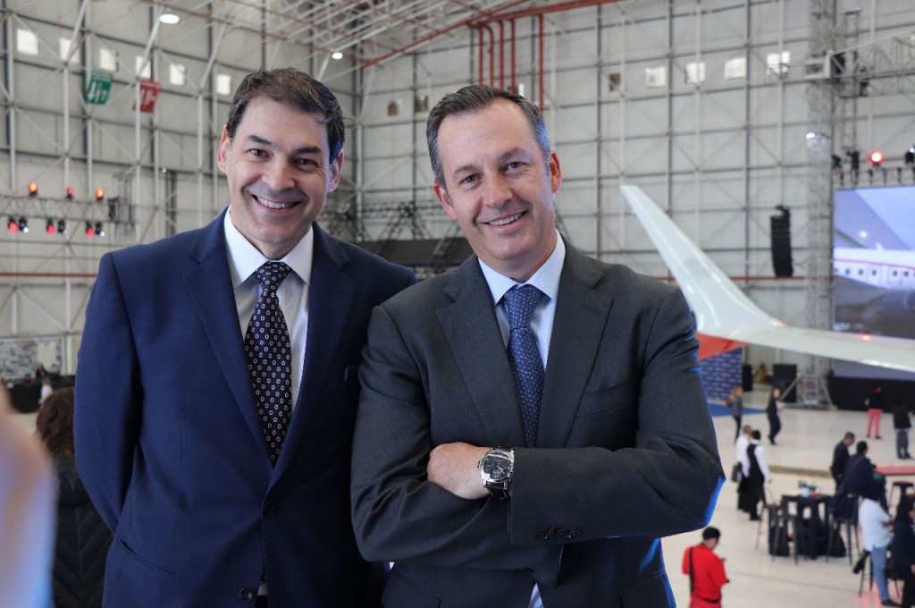 Andrés Conesa, diretor geral da Aeroméxico, e Ricardo Cavero, vice-presidente da Boeing na América Latina