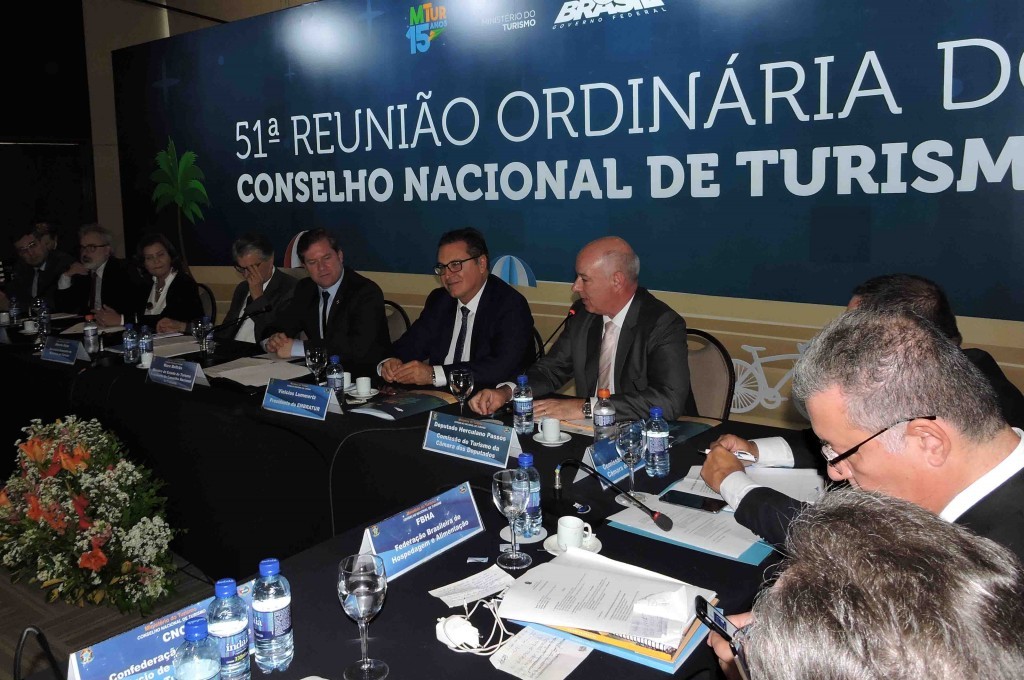 Conselho Nacional de Turismo assina moção para transformar Embratur em agência Membros do conselho pressionam Câmara para que o projeto seja aprovado