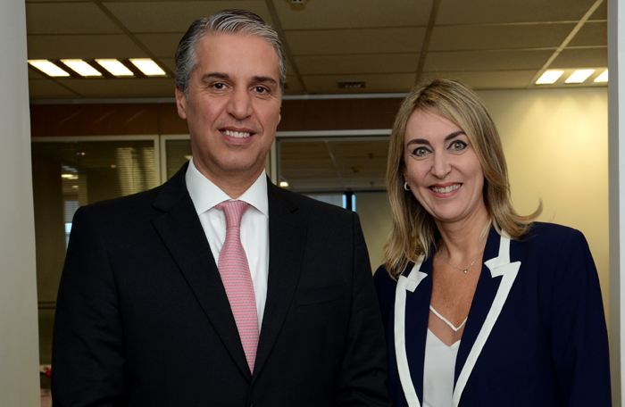 Conservadora, WTM-LA espera 600 marcas expostas 1 Fernando Fischer e Luciane Leite, presidente da Reed no Brasil, e diretora da WTM-LA