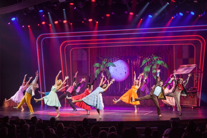 Symphony of the Seas assume posto de maior navio do mundo nesta sexta (23) 5 Performance do musical da Broadway Grease em alto mar