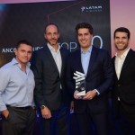 Igor Miranda, Nicolás Goldstein e André Sena Keresztes, da Latam, com Juarez Cintra Neto, da Ancoradouro