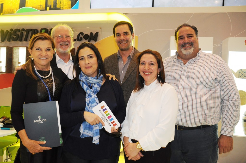 Festuris 2018 terá participação inédita da Rota de Vinhos da Bairrada 1 Marta Rossi e Sergio Prade, do Festuris, com Paula Loureiro, Jorge Sampaio, Cristina Azevedo e Edson Santos, de Bairrada