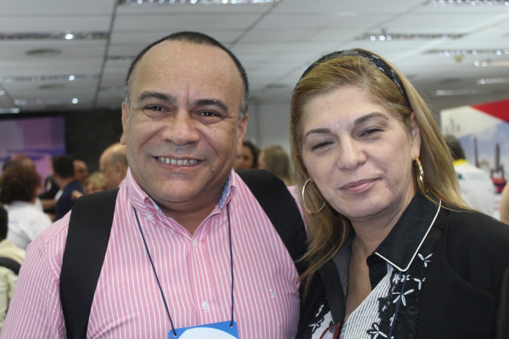 Azul Viagens fecha parceria com Delta Receptivo 1 Maximo Farah, da Azul Viagens e Krys Denesieski, da Delta Receptivo