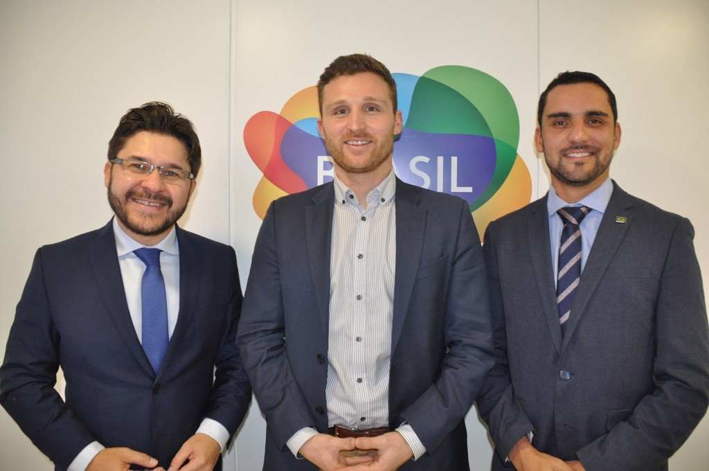 Michael Ambs, da Norwegian, entre Gilson Lira e Alisson Braga, da Embratur