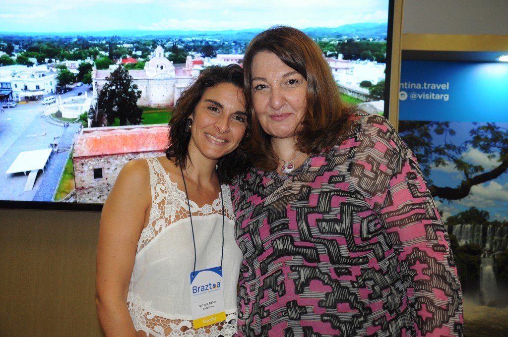 Natália Pisoni, da Inprotur Argentina, e Magda Nassar, da Braztoa