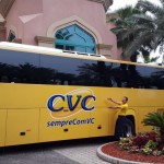Patriani comemora o primeiro ônibus adesivado da CVC em Dubai
