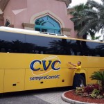 Patriani comemora o primeiro ônibus adesivado da CVC em Dubai Patriani comemora o primeiro ônibus adesivado da CVC em Dubai
