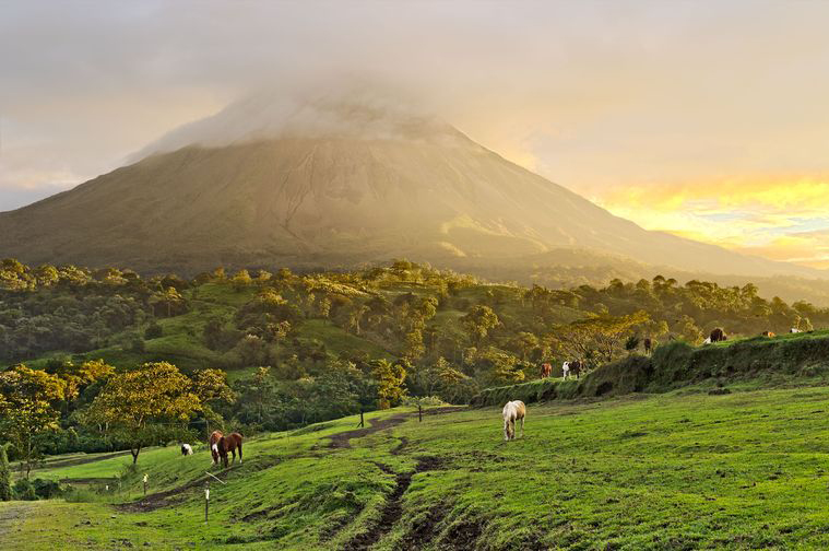 Confira a lista dos melhores destinos da América para mulheres viajarem sozinhas sanjose