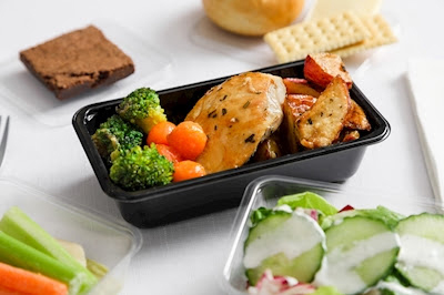 Main Cabin e Delta One renovam experiências gastronômicas Clientes também contam com novos cardápios e talheres renovados