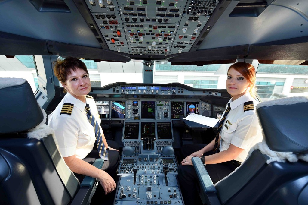 Campanha da Emirates destaca o papel das mulheres na companhia Atualmente, as mulheres constituem mais de 40% da força de trabalho da empresa
