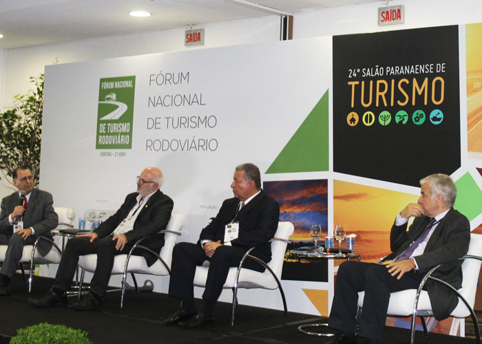 Abav-PR: falta de sincronismo, monitoramento e integração prejudicam turismo rodoviário no país 1 Abertura do Fórum de Turismo Rodoviário