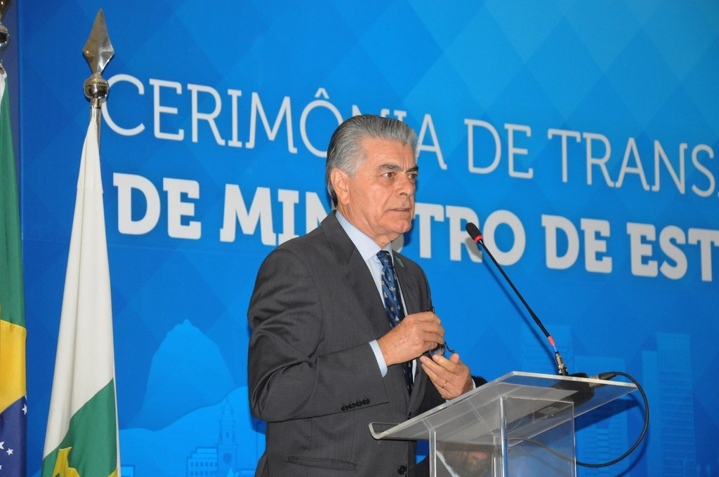 Novo ministro do Turismo, Lummertz agradece apoio e destaca potencial e desafios 5 Alberto Alves, viceministro do Turismo, passou o cargo interino à Vinicius Lummertz
