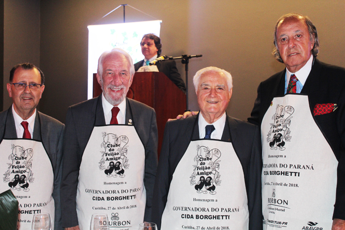 Clube do Feijão Amigo homenageia Bourbon e reúne mais de 350 convidados; veja fotos 1 Antonio Azevedo, Darci Pina, Alceu Vezzozo e Michel Tuma Ness