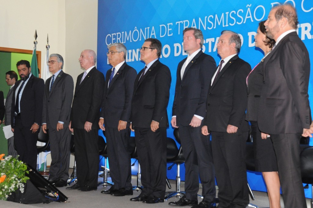 Novo ministro do Turismo, Lummertz agradece apoio e destaca potencial e desafios 2 Autoridades que participaram da cerimônia de transição de cargo do MTur