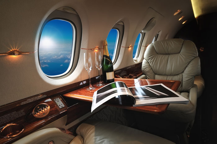 Flapper Taxi Aéreo e Hotelaria Brasil firmam parceria 1 Brand - Private jet interior champaigne
