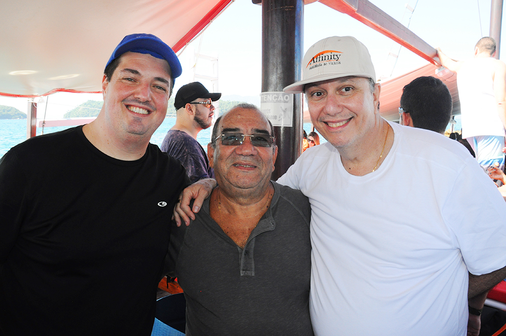 Presidente da Affinity celebra sucesso da 5ª Convenção Comercial em Angra-RJ 1 Carlos Geaverd, Marilberto França e José Carlos de Menezes, da Affinity