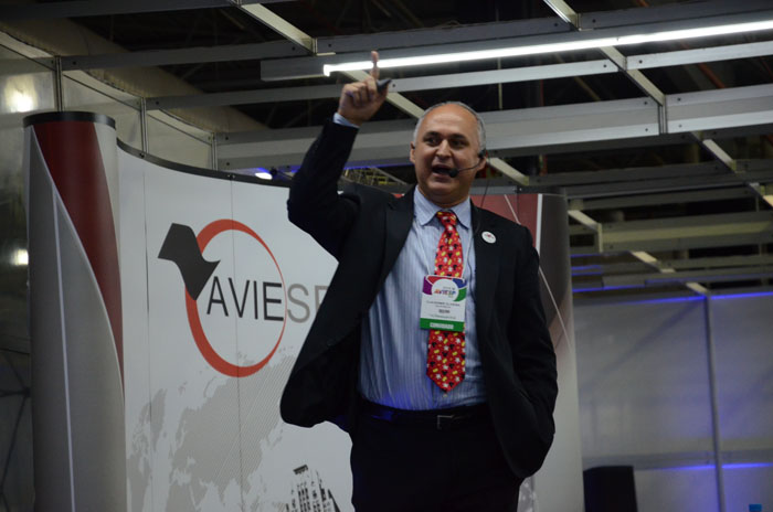 Claudemir Oliveira encerrou as atrações da Aviesp 2018