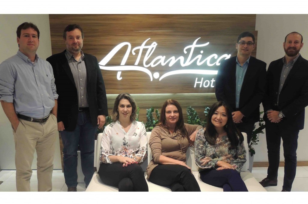 Atlantica apresenta novo Departamento de Operações 1 Guilherme Martini, vice-presidente de Operações, com Mark Campbell, Mariana Fiore, Cecília Camargo, Cristina Matsumoto, Marcelo Salomão e Igor Camaratta