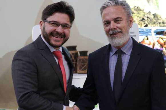 Gilson Lira, diretor da Embratur, e Antônio Patriota, embaixador do Brasil em Roma