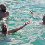 Alexandre Lança, gerente RJ Affinity, se jogou no mar de Angra-RJ