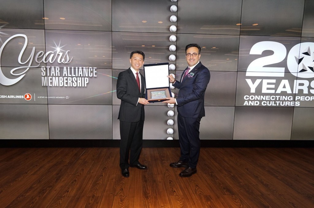 Jeffrey Goh, CEO da Star Alliance, e M. Ilker Ayci, presidente do Conselho de Administração da Turkish