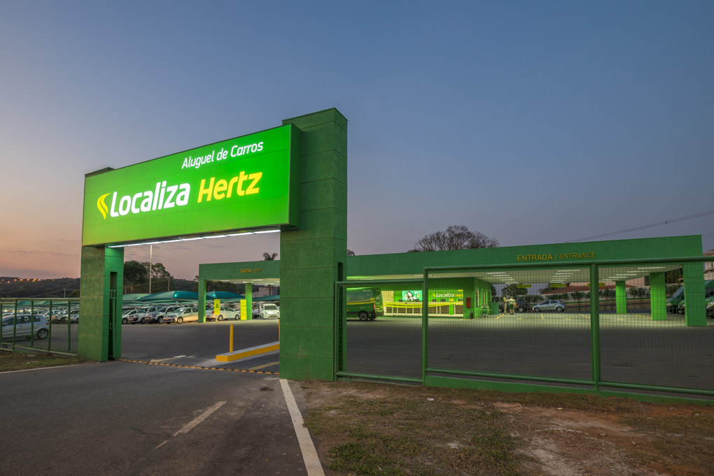 Localiza anuncia rescisão de contrato com Hertz 1 Localiza Pass by ConectCar permitirá que clientes passem por pedágios e estacionamentos sem pegar fila
