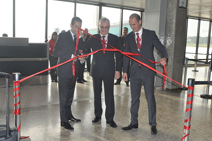 Avianca Brasil inicia voos para Vitória (ES); veja fotos 1 Marcius Moreno, diretor de Serviço ao Cliente, Tarcísio Gargioni, vice-presidente Comercial de Marketing e Cargas, e Rodrigo Napoli, diretor Comercial da Avianca Brasil