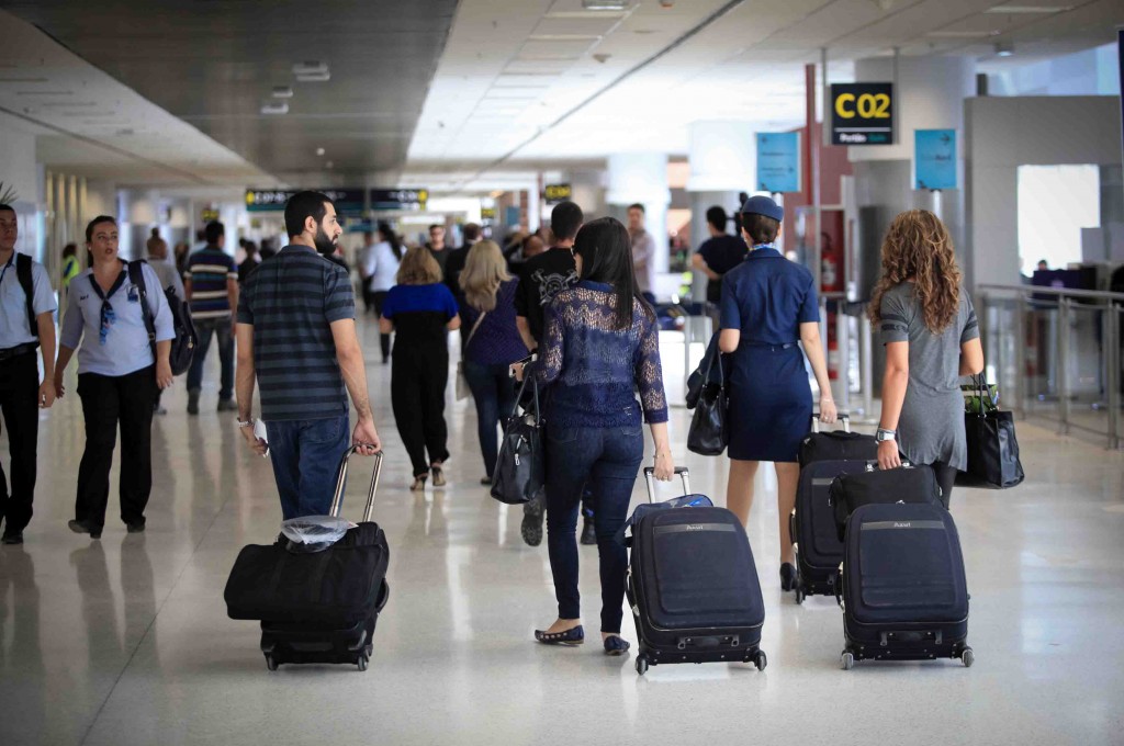 Viracopos deve receber 161 mil passageiros no feriado Estão previstos 1.391 pousos e decolagens no terminal de Campinas (Foto: Ricardo Lima)