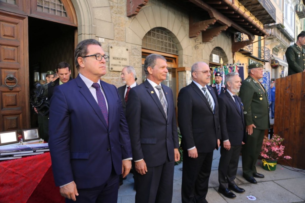 Evento Embratur em Roma gera negócios para o Brasil e tem participação da FEB O ministro do Turismo, Vinicius Lummertz, com demais autoridades durante o evento