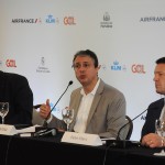 Camilo Santana, governador do CE, entre Patrick Alexandre, diretor Comercial da Air France, e Pieter Elbers, CEO da KLM