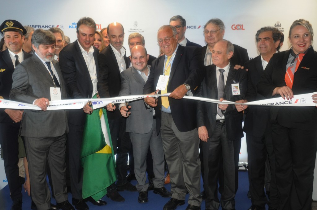 Air France-KLM e Gol inauguram hub histórico para o Nordeste no CE; fotos 4 Corte da fita da estreia da Joon by Air France no Ceará