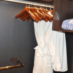 Spa suite tem ropão e toalhas
