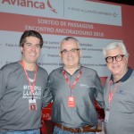 Tarcisio Gargioni, vice-presidente da Avianca, entre Juarez Neto e Juarez Filho