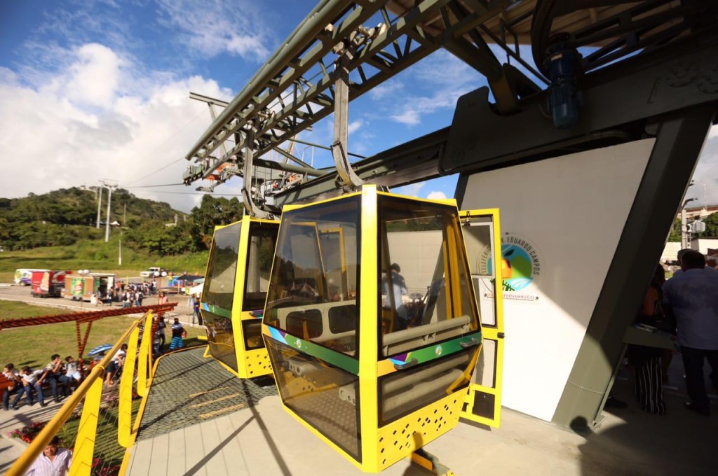 Governo de Pernambuco inaugura teleférico em Bonito 1 Transporte vai ligar Pátio de Eventos a Capela de Nossa Senhora do Monte Serrat