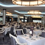 The Manhattan Room, o maior restaurante do navio The Manhattan Room, o maior restaurante do navio