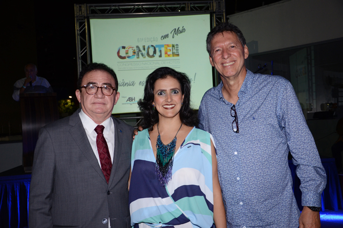“Melhor da história”, diz Linhares sobre Conotel 2018; fotos 1 anessa Morales, presidente da ABIH-GO, entre Manuel Linhares, presidente da ABIH Nacional, e Luciano de Castro, vice-presidente da ABIH Nacional