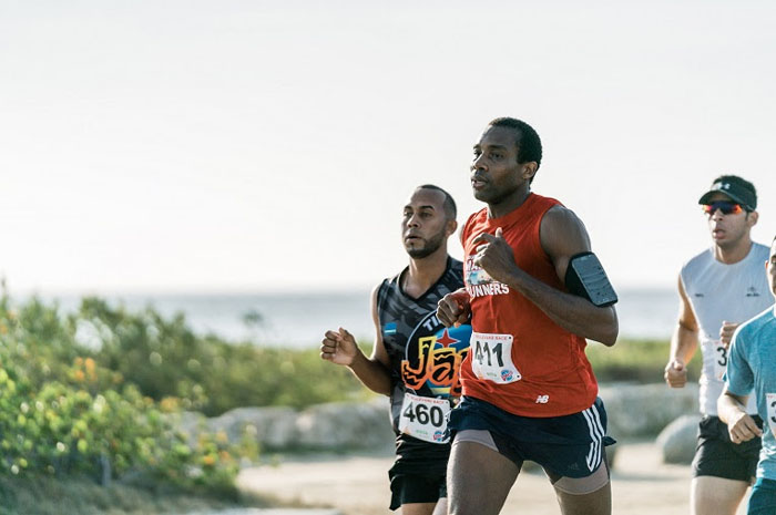 Aruba realiza 1ª Maratona Internacional KLM 1 Aruba realiza pela primeira vez a Maratona Internacional KLM