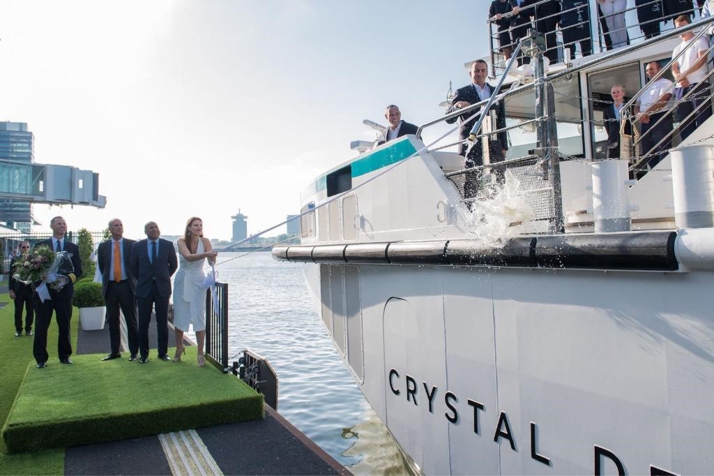 Crystal River Cruises recebe Crystal Debussy em cerimônia especial em Amsterdã 08dd02860348141878a0bdd91e49e77d