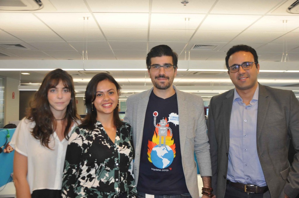 BigData Corp.: Brasil tem cerca de 340 mil sites dedicados ao turismo 1 Rafaela Frankenthal e Adriele Lima, da MindMiners, com Thoran Rodrigues, da BigData Corp. e Thiago Chueiri, do PayPal Brasil