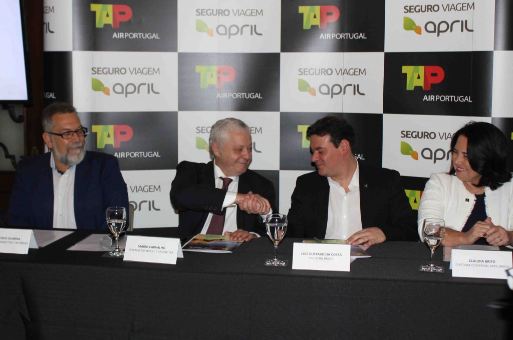 Francisco Guarisa,Diretor de Marketing da TAP no Brasil, Mário Carvalho, Diretor da TAP para Brasil e Argentina, Luiz Gustavo da Costa, CEO da April Brasil, e Cláudia Brito, Diretora Comercial da April Brasil