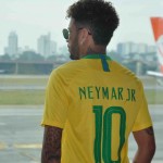 Sósia de Neymar Jr observa a decolagens e pousos em Congonhas