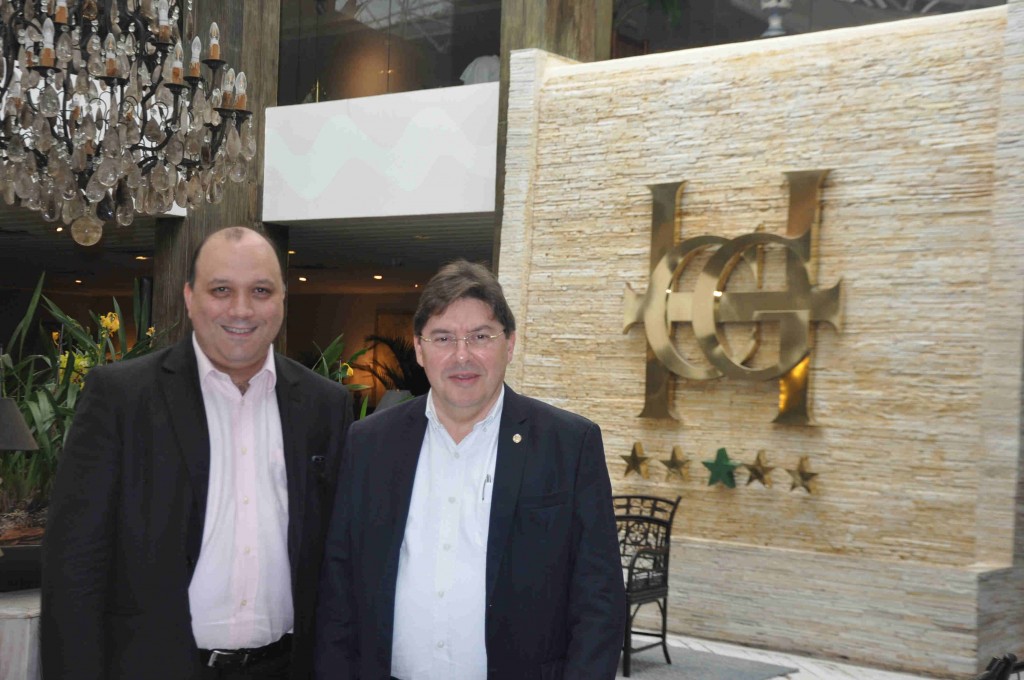Alberto Cestrone, presidente da ABR, e Sérgio Souza, diretor comercial do Casa Grande Hotel