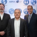 Caio Magri, presidente do Instituto Ethos, Carlos Prado, presidente da Abracorp, e Jahy Carvalho, diretor executivo da Abracorp
