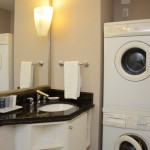 Alguns apartamentos possuem máquina de lavar e secar
