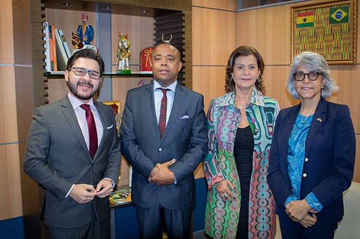 Embratur planeja ações com Chile para promoção nos Emirados Árabes Equipe Embratur e representantes dos Emirados Árabes