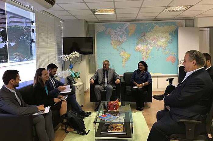 Embratur e Reino Unido firmam acordo para promover Brasil no exterior Equipe da Embratur recebe representantes do Consulado Regional do Reino Unido na América do Sul